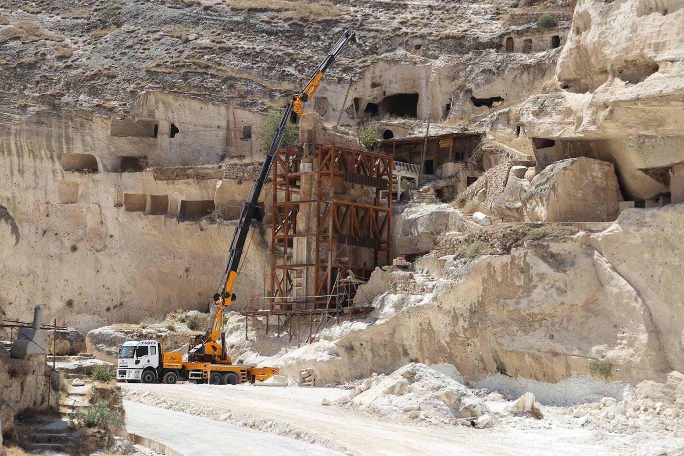 Hasankeyf’te 4’ncü tarihi eser bugün taşınıyor Hasankeyf’te 4’ncü tarihi eser bugün taşınıyor